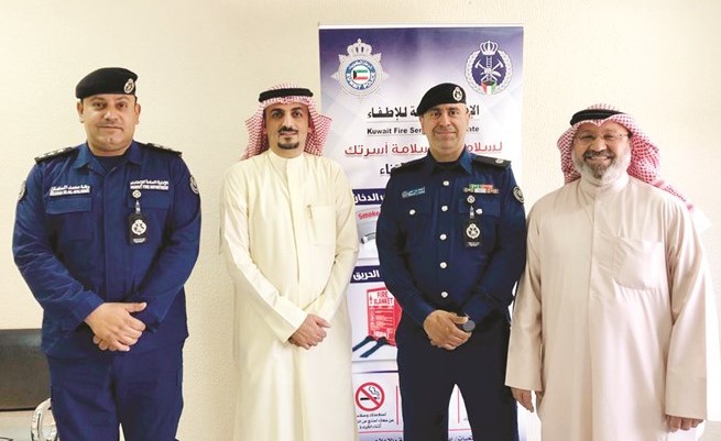رجال الاطفاء خلال الحملة﻿