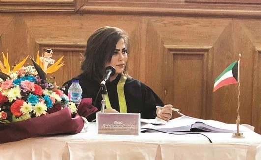 فاطمة الطباخ اثناء مناقشة رسالة الماجستير في المعهد العالي للفنون الشعبية التابع لأكاديمية الفنون المسرحية بالقاهرة﻿
