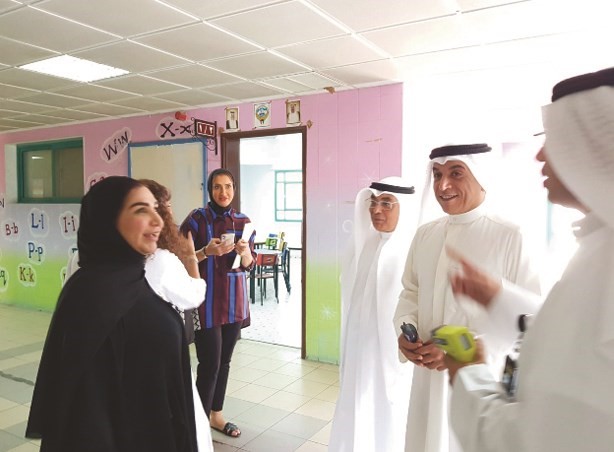 د.حامد العازمي وفيصل المقصيد خلال الجولة﻿