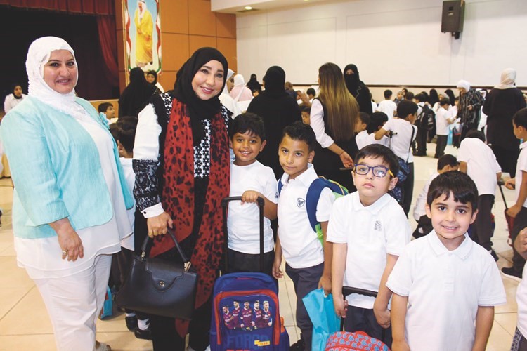 شكرية السعيدي خلال زيارتها لمدارس العاصمة﻿