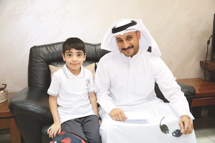 يعقوب الشطي ووالده في أول يوم دراسي﻿