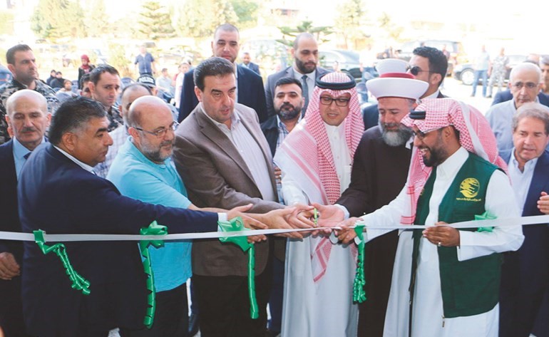 السفير السعودي في لبنان وليد بخاري بعد افتتاح مشروع مخبز الأمل الخيري في عكار (محمود الطويل)﻿