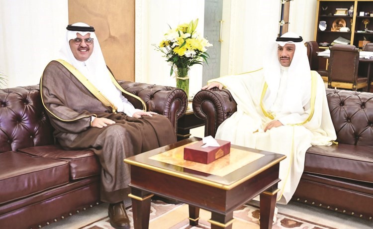 الرئيس الغانم مستقبلا سفير خادم الحرمين الشريفين الأمير سلطان بن سعد آل سعود﻿