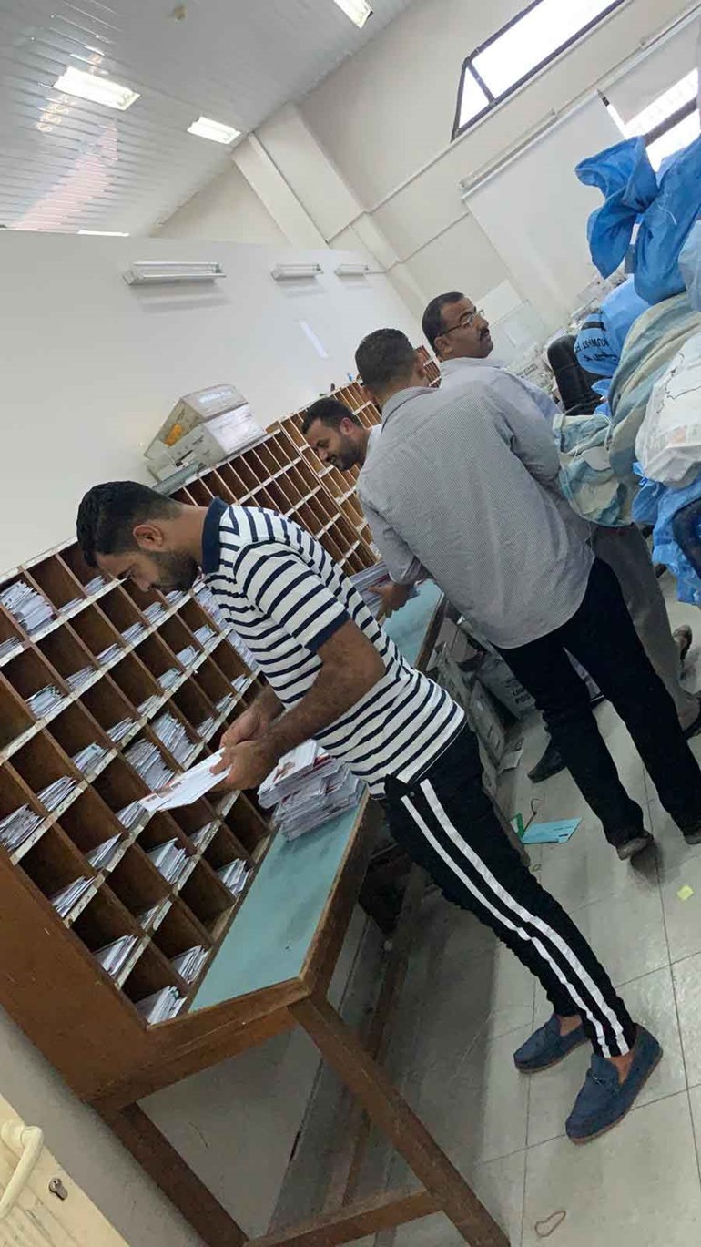 "المواصلات" تنفي إضراب العمال وتتوعد بمحاسبة من يسيء لقطاع البريد