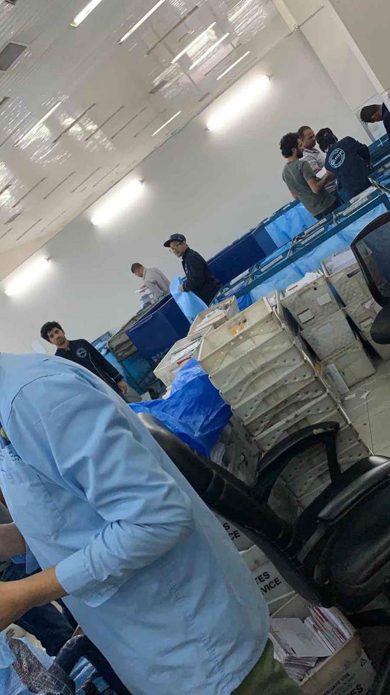 "المواصلات" تنفي إضراب العمال وتتوعد بمحاسبة من يسيء لقطاع البريد