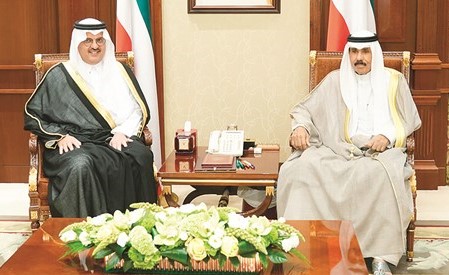 سمو نائب الأمير خلال استقباله الأمير سلطان بن سعد ﻿