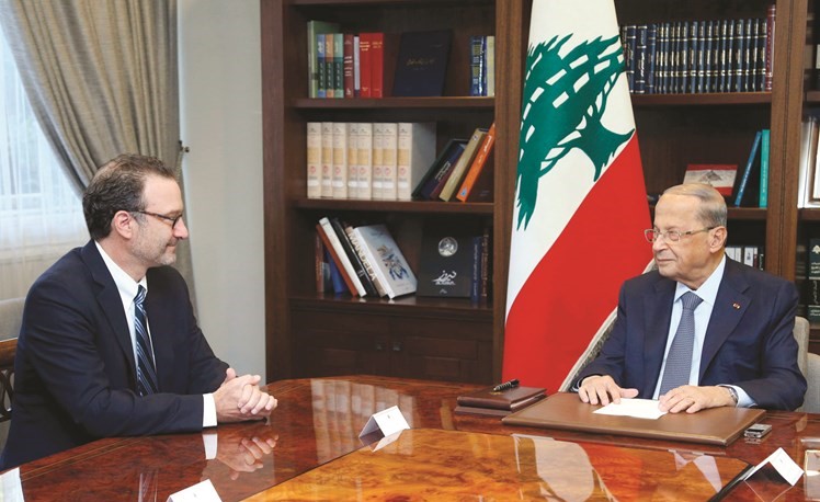 الرئيس العماد ميشال عون مستقبلا مساعد وزير الخارجية الأميركي لشؤون الشرق الأدنى ديفيد شنكر (محمود الطويل)﻿