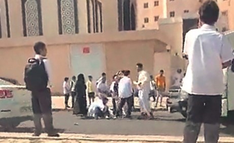 الطالب قبل نقله إلى المستشفى﻿