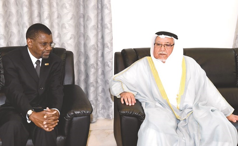 الشيخ علي الجراح يؤدي واجب العزاء لسفارة جمهورية زيمبابوي	﻿