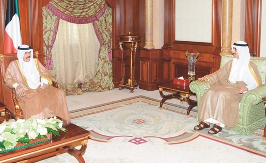 سمو نائب الأمير مستقبلا السفير ثامر الجابر ﻿