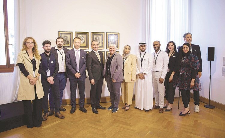 قنصلنا العام بميلان عبدالناصر بوخضور ومسؤولة السياحة والسفر باولا مار وفريق عبدالله السالم الثقافي﻿