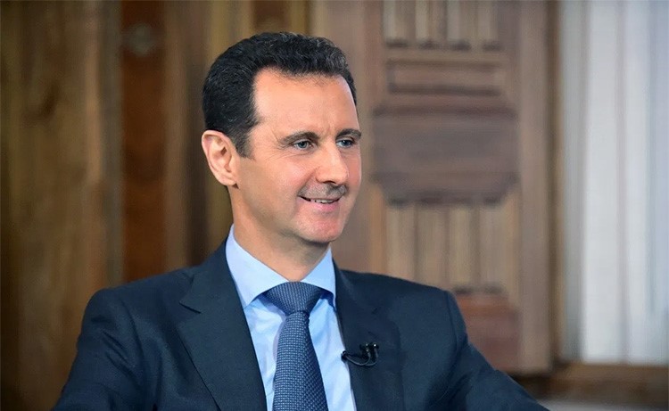 بالفيديو.. مواطنون سوريون يفاجئون الأسد بالاحتفال بعيد ميلاده أثناء حضوره افتتاح فيلم سينمائي