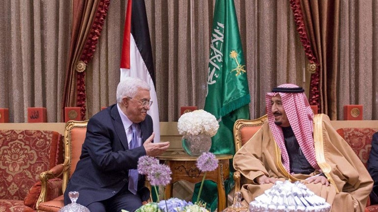 خادم الحرمين الشريفين الملك سلمان بن عبد العزيز والرئيس الفلسطيني محمود عباس "أرشيفية"