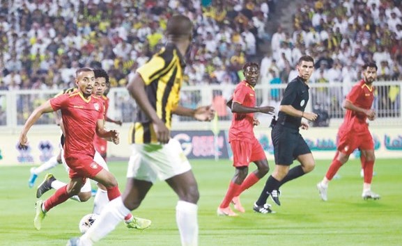 ضمك يسقط الاتحاد.. وتعادل النصر والشباب