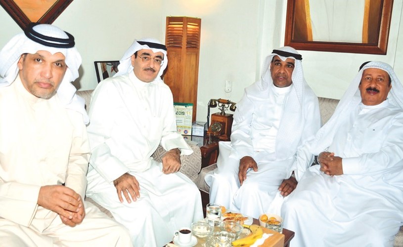 جواد بوخمسين والمستشار عبدالرحمن النمش وعبداللطيف الروضان﻿