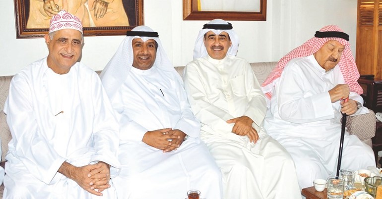 ناصر الروضان ود.بدر الملا والسفير د.عدنان الأنصاري﻿