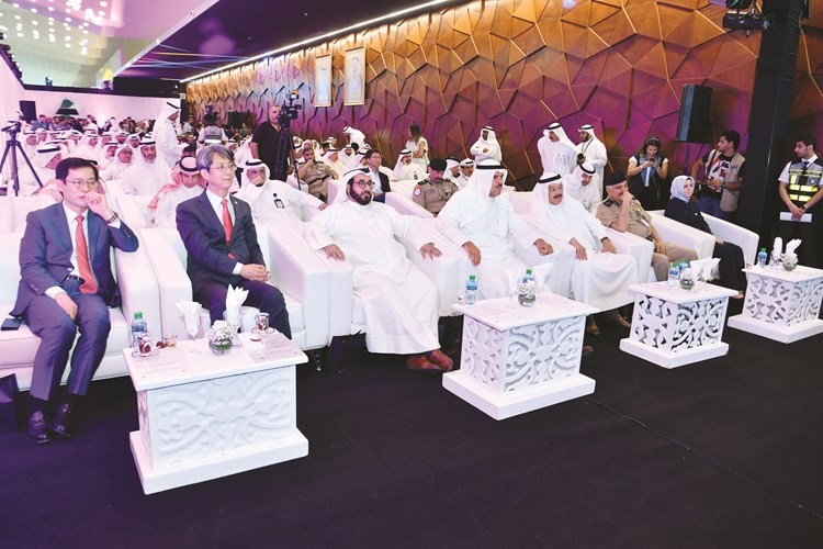  الحمود والجاسم وم.يوسف الفوزان واللواء منصور العوضي وسفيرة تركيا عائشة كويتاك في مقدمة الحضور خلال الحفل﻿