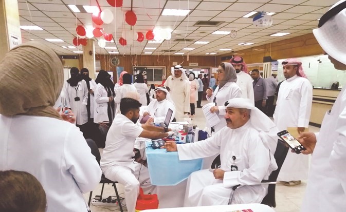 إقبال على التبرع بالدم﻿