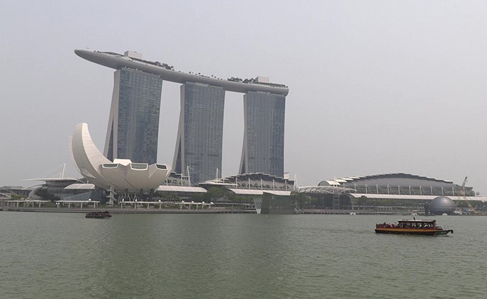 تلوث قوي في سنغافورة جراء حرائق إندونيسيا قبل أيام من سباق الفورمولا 1