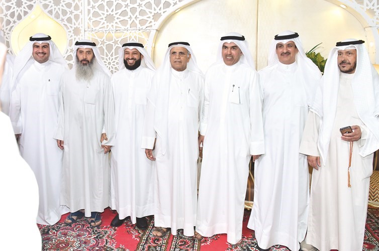 عبدالله فهاد متوسطا عوض العنزي وناصر فهاد وفالح العويهان ومحمد الخليفة ونايف المرداس وثامر السويط -(ريليش كومار)﻿