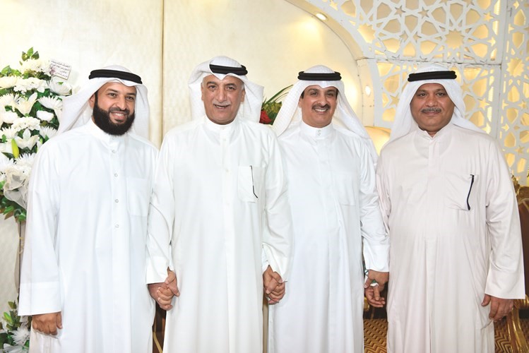 شعيب المويزري متوسطا ثامر المرشد وناصر وعبدالله فهاد﻿