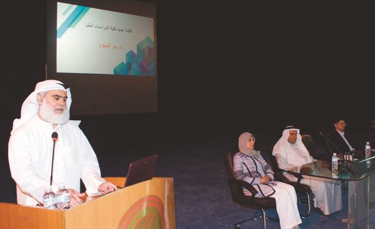 المتحدثون خلال اللقاء ﻿