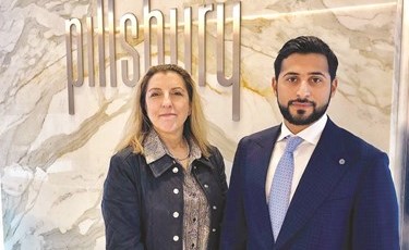 الياقوت والدجاني في مقر بيلسبري الأميركية عقب توقيع الاتفاقية﻿