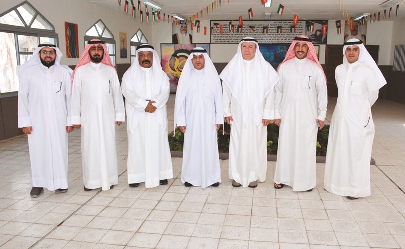 اللواء م.محمود بوشهري مع عدد من القيادات التربوية﻿