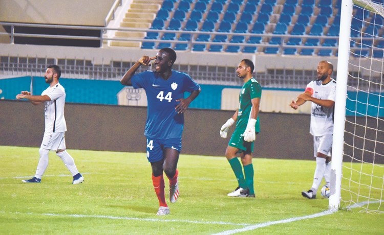 السنغالي بيراهيم غاي تالق في وسجل هدفي الشباب أمام اليرموك(محمد هنداوي)﻿