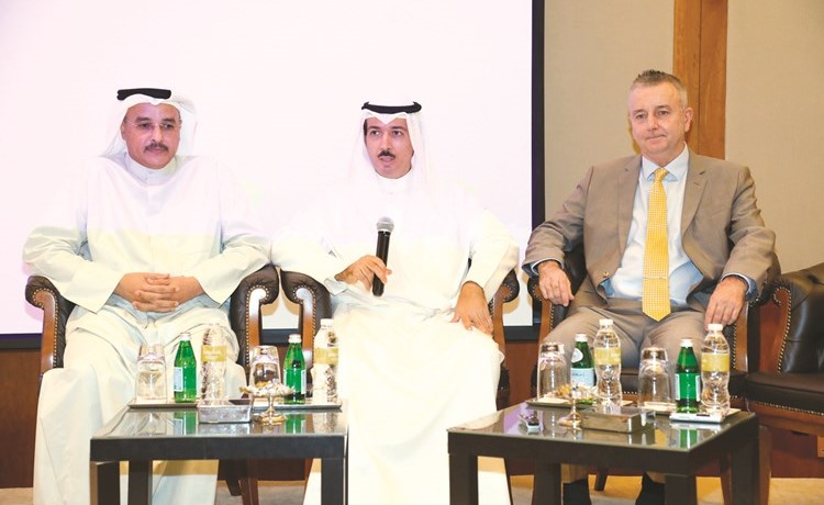 الشيخ أحمد الجابر مرحبا بالمرشح لرئاسة الاتحاد الدولي للتنس ديف مايلي 	(زين علام)﻿
