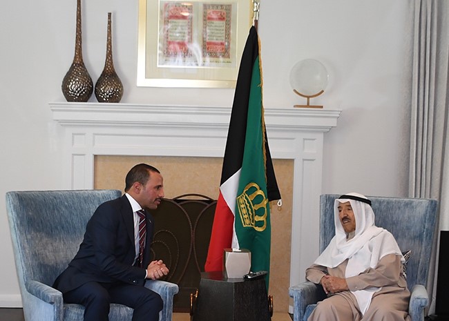 سمو الأمير يستقبل رئيس مجلس الأمة بمقر إقامة سموه بأمريكا