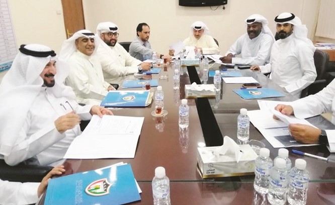 جانب من اجتماع مجلس إدارة اتحاد الكرة الطائرة﻿