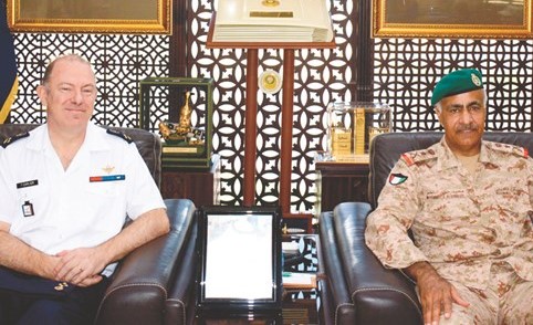 الفريق الركن محمد الخضر مستقبلا الفريق تييري كاليير﻿