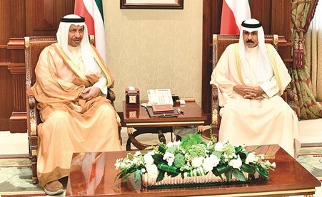 سمو نائب الأمير وولي العهد الشيخ نواف الأحمد مستقبلا سمو الشيخ جابر المبارك ﻿