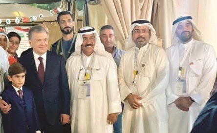  فريق إكسبو 965 مستقبلا الرئيس الأوزبكي شوكت مير ضيايف﻿