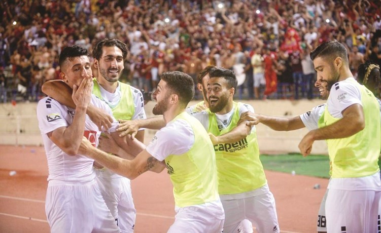 فايز شمسين محتفلا بتسجيل هدف الفوز﻿
