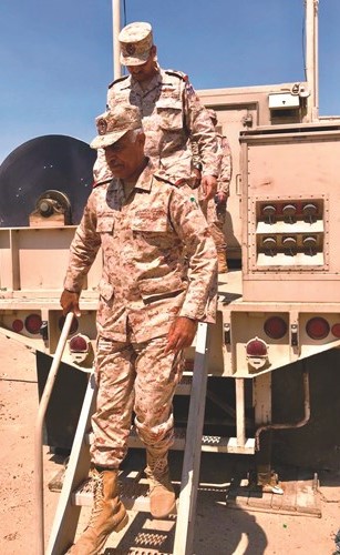 الفريق الركن محمد الخضر يتفقد سير العمل في مواقع الدفاع الجوي﻿