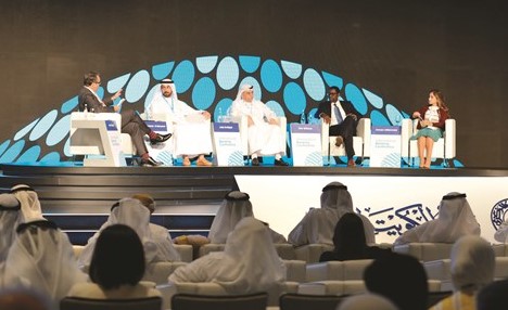 الماجد خلال مشاركته في الجلسة ﻿
