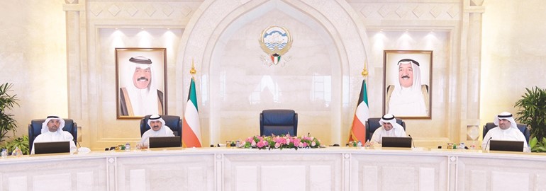 نائب رئيس مجلس الوزراء ووزير الدفاع الشيخ ناصر صباح الأحمد وانس الصالح ود.نايف الحجرف وخالد الروضان خلال الاجتماع﻿