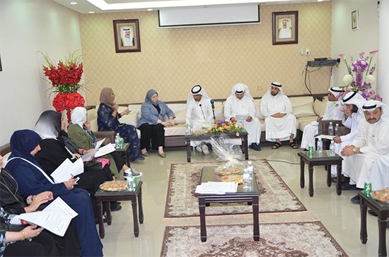 صالح العازمي وعدد من أعضاء النقابة وموظفي شؤون الطلبة