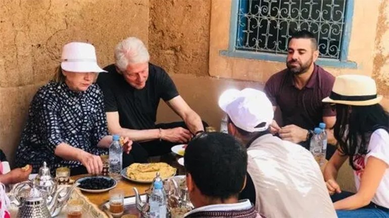 شاهد بيل وهيلاري كلينتون يتناولان فطور المغرب التقليدي