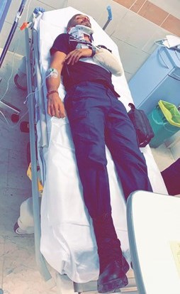 احد مفتشي الهيئة أصيب في اليد والرقبة﻿