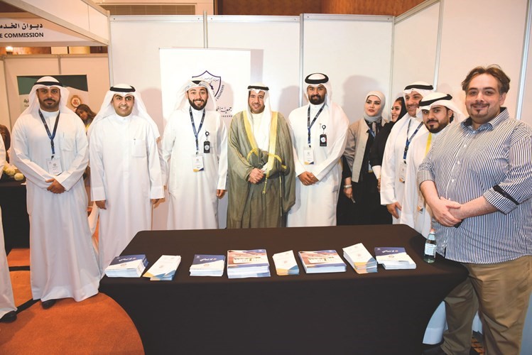 الأحمد في جناح جمعية المهندسين بالمعرض ﻿