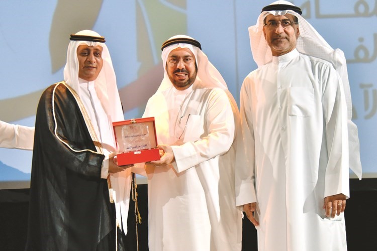تكريم شخصية المهرجان الفنان القدير عبدالعزيز المسلم﻿