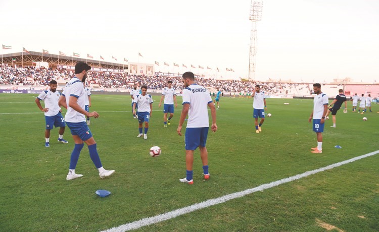 لاعبو الازرق يجرون 3 تدريبات في البلاد قبل المغادرة الى الاردن	 (هاني الشمري) ﻿