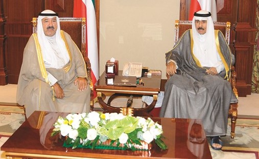 سمو نائب الأمير وولي العهد الشيخ نواف الأحمد مستقبلا الشيخ ناصر صباح الأحمد ﻿