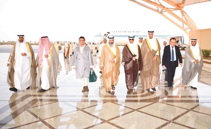 رئيس مجلس الأمة مرزوق الغانم والوفد البرلماني المرافق خلال عودته إلى البلاد وفي استقباله د. فهد العفاسي والسفير الكازاخستاني﻿