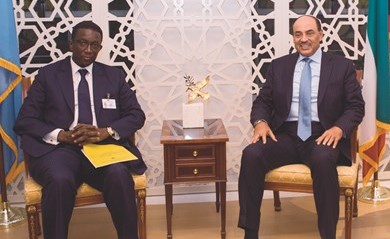الشيخ صباح الخالد خلال لقائه مع وزير خارجية السنغال﻿
