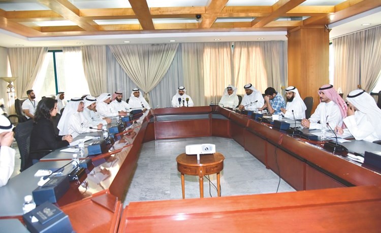 مدير عام مؤسسة الموانئ الشيخ يوسف العبدالله متحدثا خلال المؤتمر الصحافي(محمد هنداوي) ﻿