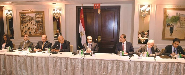 الرئيس عبدالفتاح السيسى يلتقي بنيويورك مع مجموعة من الشخصيات المؤثرة بالمجتمع الأميركي تضم مسؤولين سابقين وعددا من الصحافيين﻿